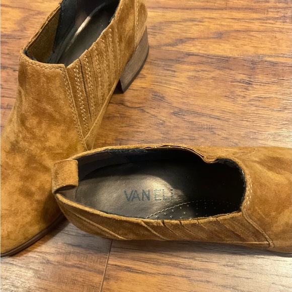 Vaneli Ankle Boots, Booties. - Picture 4 of 7